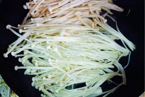 金针菇炒鸡蛋的做法图解4