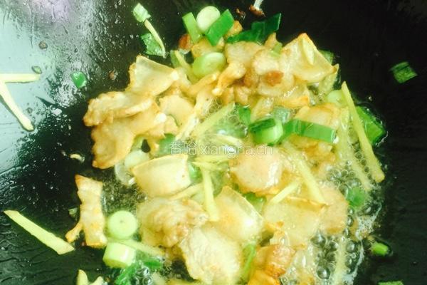 茭白炒肉的做法图解3