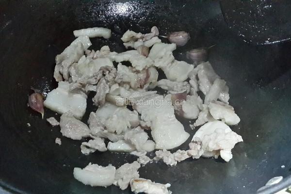 五花肉焖榨菜的做法图解2