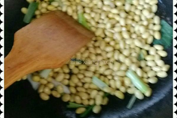 黄豆炒榨菜丝的做法图解6