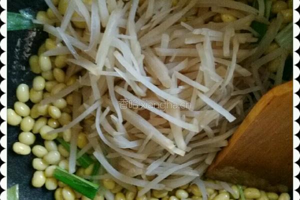 黄豆炒榨菜丝的做法图解7