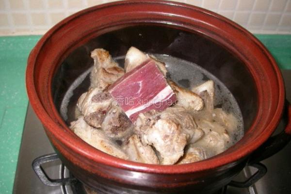 莲藕排骨汤的做法图解4