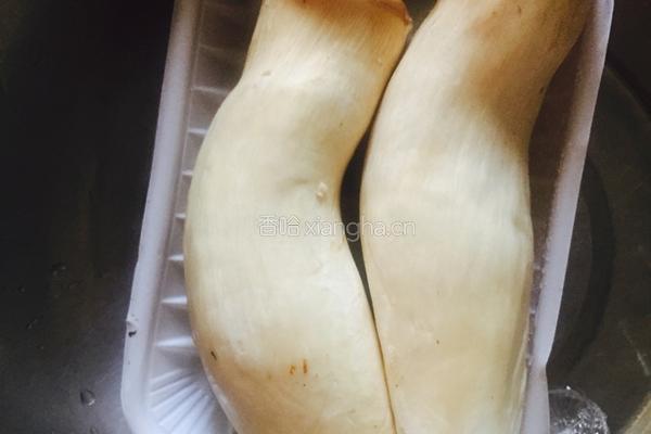 蚝油手撕杏鲍菇的做法图解1