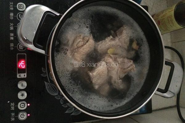 龙骨秋葵汤的做法图解2