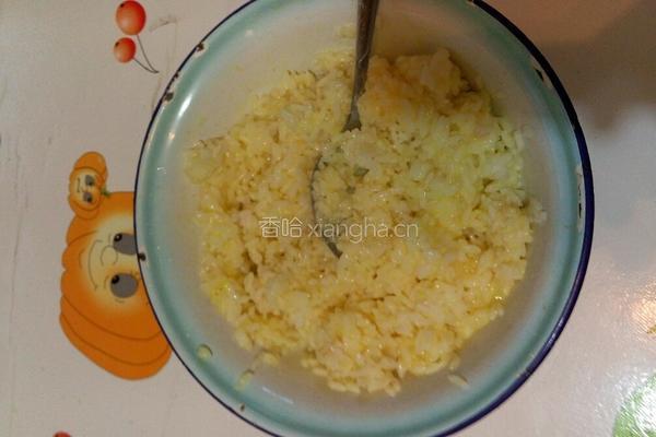 彩椒酱油炒饭的做法图解1
