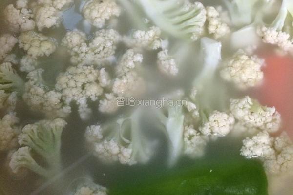 木耳炒花菜的做法图解1