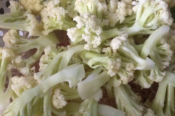 木耳炒花菜的做法图解4