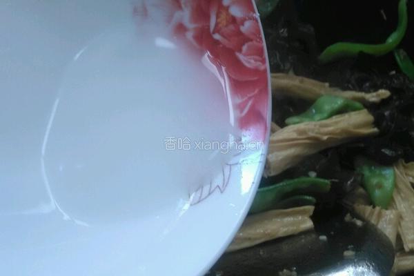 腐竹炒木耳的做法图解11