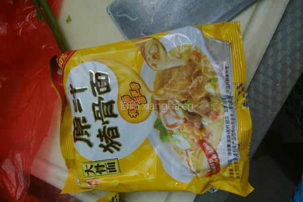 煮泡面的做法图解1