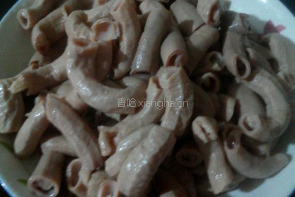 酸菜炒猪小肠的做法图解4
