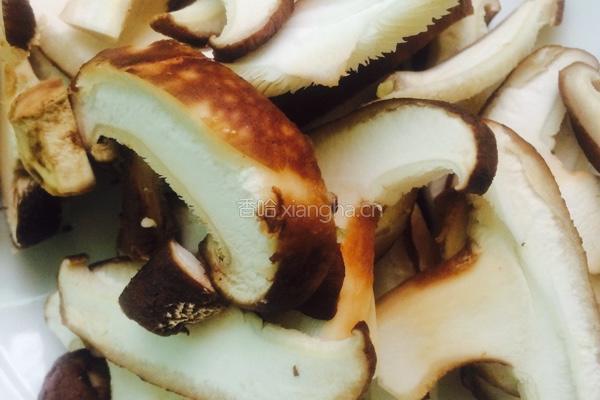 香菇青菜的做法图解1