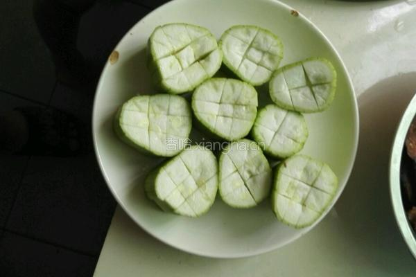 肉末丝瓜的做法图解1