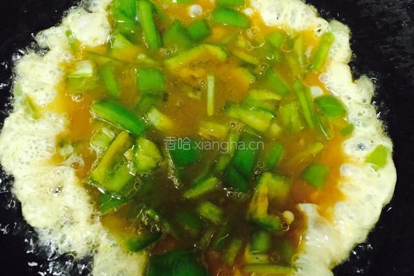 鸡蛋包青椒丁的做法图解6