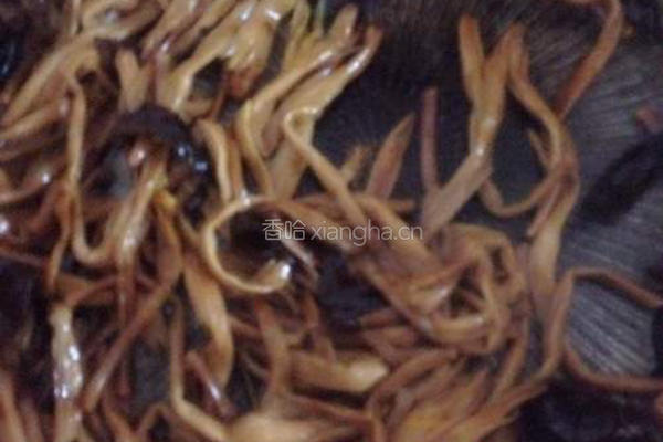 黄花菜木耳炒瘦肉的做法图解4