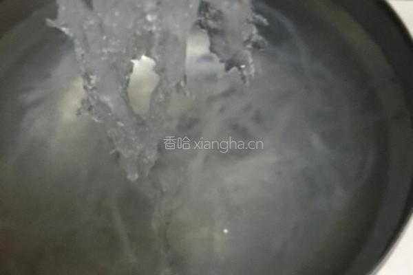 冰糖燕窝的做法图解1