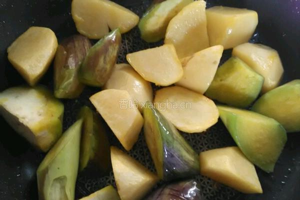 土豆炖茄子的做法图解4
