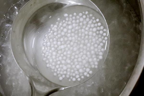 牛奶紫薯西米露的做法图解2