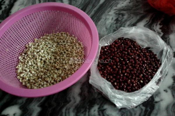 红豆薏米粥的做法图解1