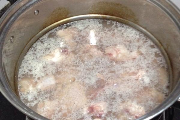 土豆烧排骨的做法图解1