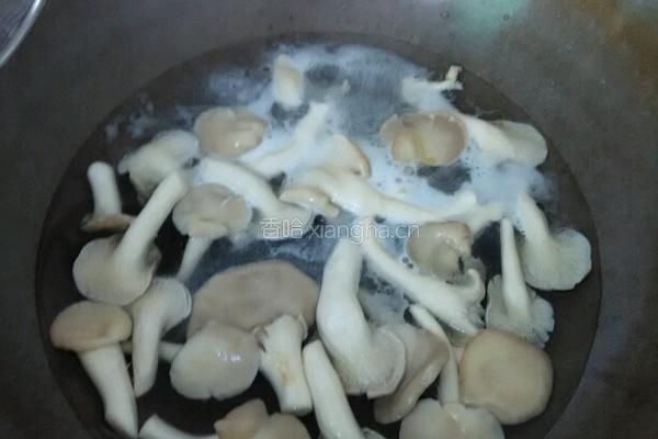 凤尾菇青菜蛋花汤的做法图解4