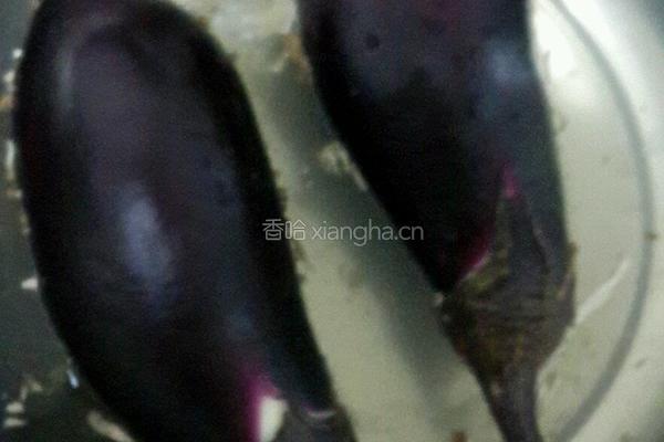 茄子焖土豆的做法图解1