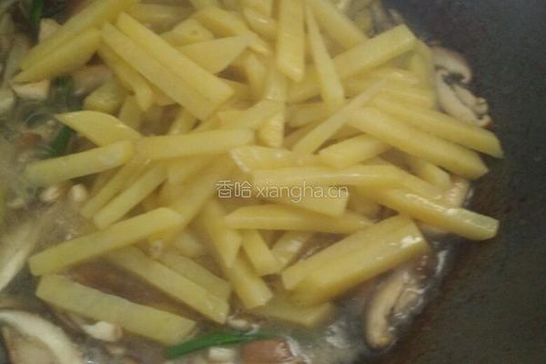 香菇焖土豆的做法图解6