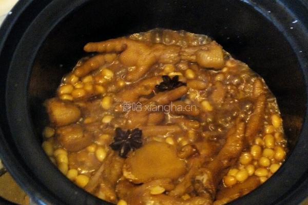 鸡爪焖黄豆的做法图解3