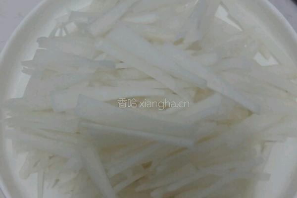 酸辣萝卜鱼的做法图解1