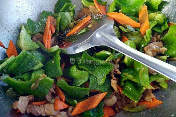 五花肉炒薄皮辣的做法图解7