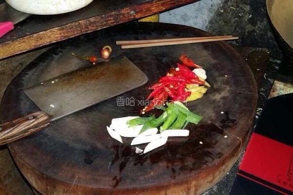 泡椒春笋的做法图解1