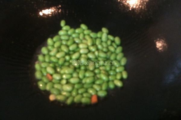 毛豆炒肉丁的做法图解4