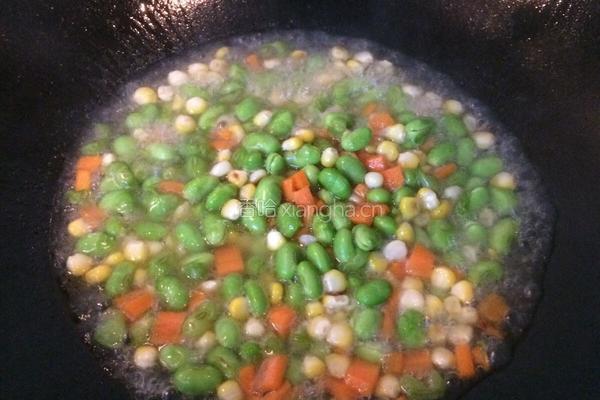 毛豆炒肉丁的做法图解5