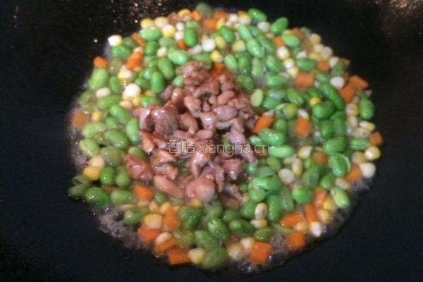 毛豆炒肉丁的做法图解6
