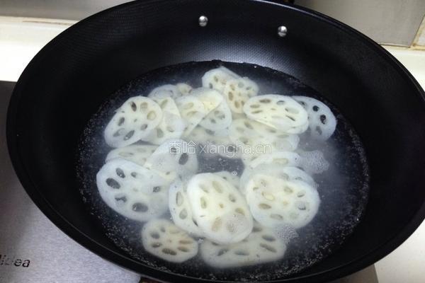 糖醋藕片的做法图解2