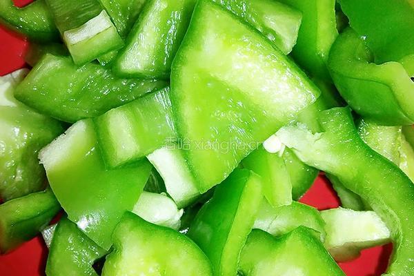 菜椒炒火腿的做法图解3