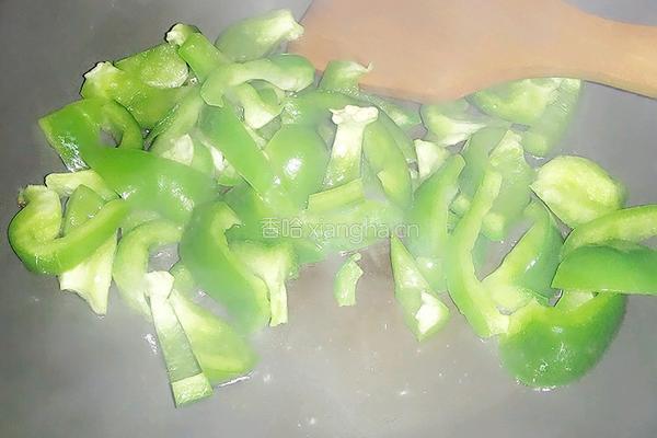 菜椒炒火腿的做法图解5