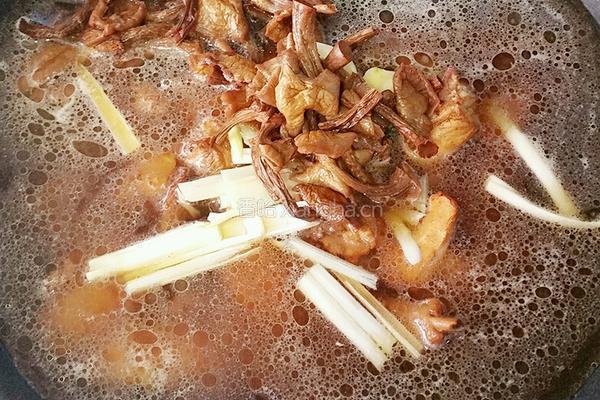 小鸡炖蘑菇的做法图解8
