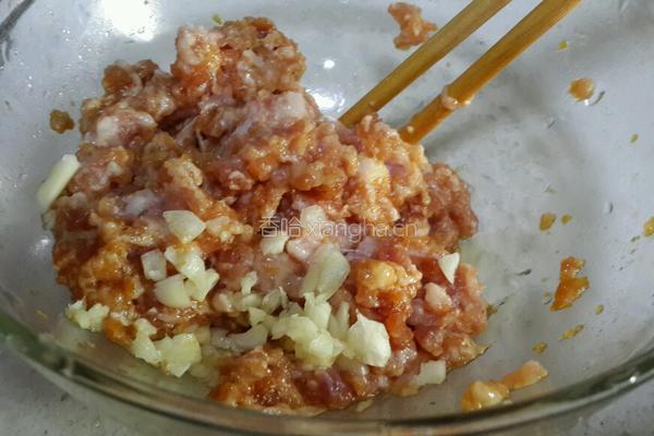 包菜肉沫饭的做法图解1
