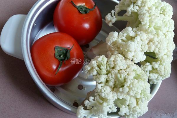 番茄炒花菜的做法图解1