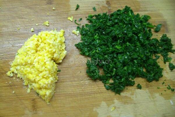 玉米面窝窝头菜的做法图解1