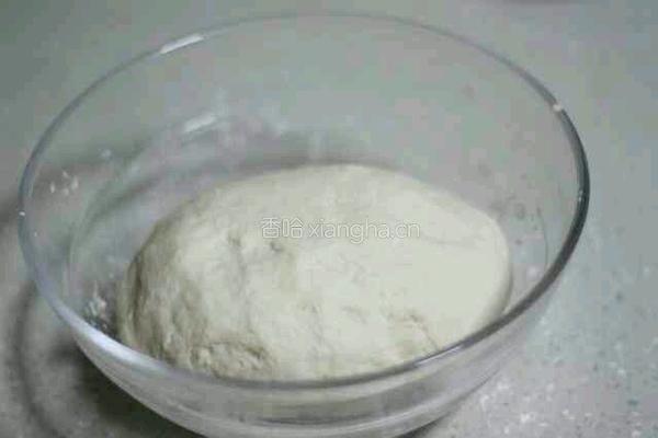 猪肉洋葱馅饼的做法图解1