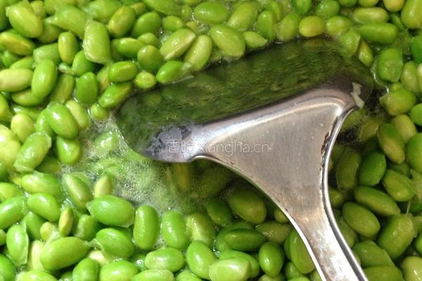 茭白毛豆的做法图解3