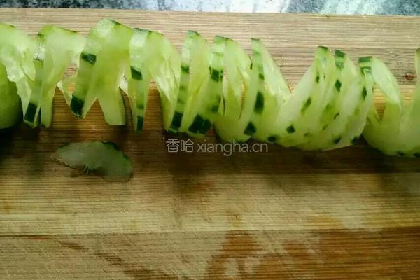 蓑衣黄瓜的做法图解1