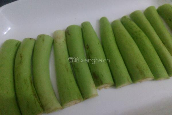 䓤油鲈鱼的做法图解2