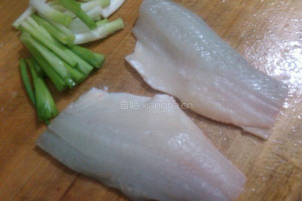 䓤油鲈鱼的做法图解6