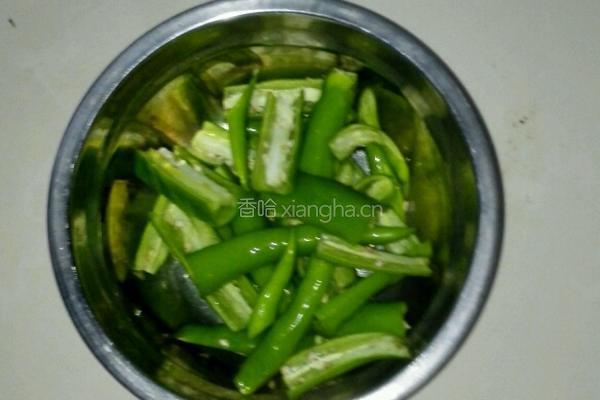 美人椒干烧茄子的做法图解2