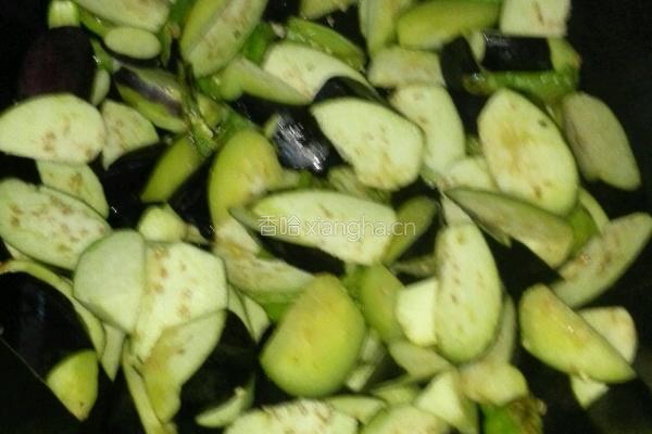 美人椒干烧茄子的做法图解3