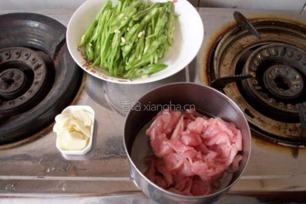 四季豆炒肉的做法图解1