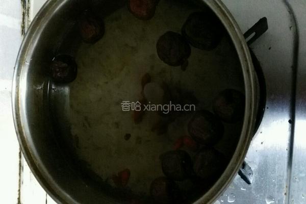 银耳红枣枸杞羹的做法图解3