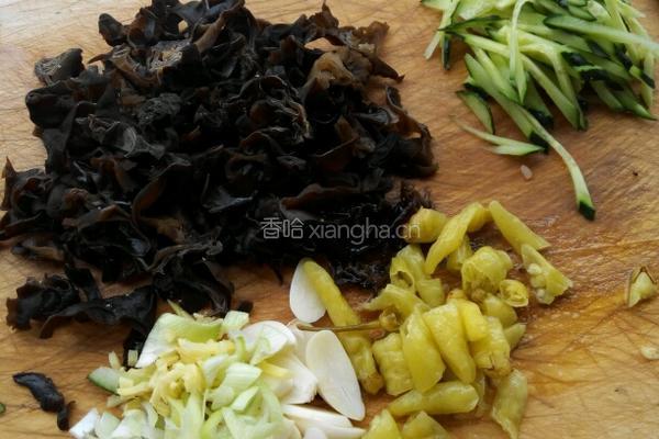 姑且叫做鱼香肉丝吧的做法图解1